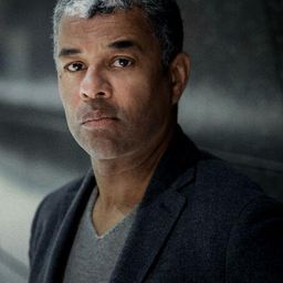 Ernest Hausmann - 柏林電幻物語演員 飾演