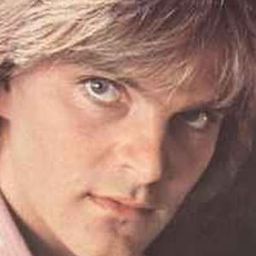 Neil Hansen 飾演 Sorelle Bandiera