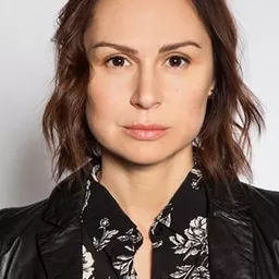 Aurora Gil 飾演 Marina Ritter