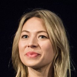 Frida Hallgren - 生命的飲歌演員 飾演Lena