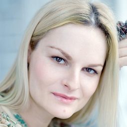 伊娃·帕茲德柯瓦 飾演 Iva Pazderková