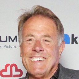 Nick Young - 乞丐也瘋狂演員 飾演Guard