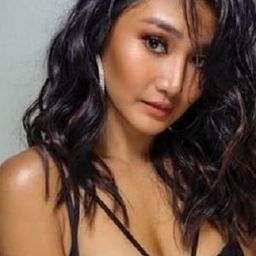 琪安娜·菲洛梅諾 飾演 Shine