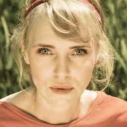 Monika Kwiatkowska - 華沙一九四四演員 飾演Hanna Zawadzka