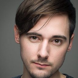 Jake Thomas 飾演 Martin Swinton