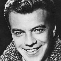 Vyacheslav Shalevich  - Tolko ne seychas演員 飾演Old Aleksandr