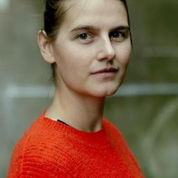 Malou Leth Reymann 飾演 Bente Askjær