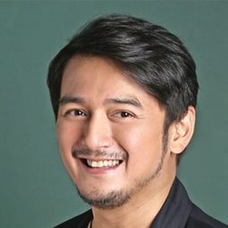 多明尼克·歐喬亞 飾演 Caloy Salazar