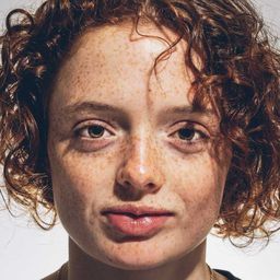 Flo Fagerli 飾演 Alma