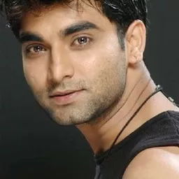 桑塔什·茱夫克爾 - 幼獅王朝演員 飾演Rayaji