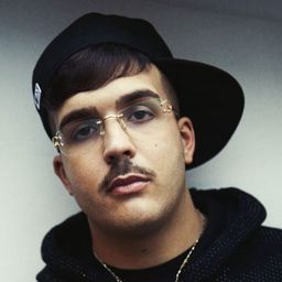 艾曼紐爾·帕倫博 飾演 Angelo Frattasio