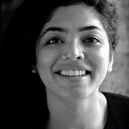Rima Kallingal 飾演 Veena