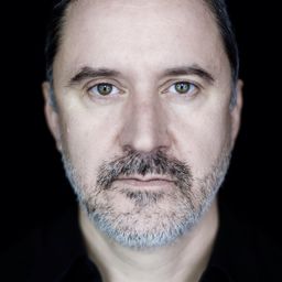 François Papineau 飾演 Paul