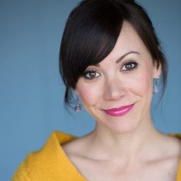 Renee Dorian 飾演 Gwen