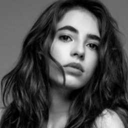 阿蘭札·露依斯 飾演 Camila