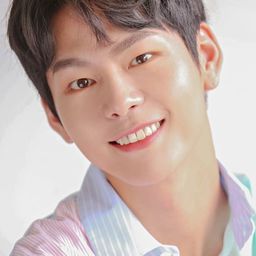 樸宣浩 飾演 Dong-ju