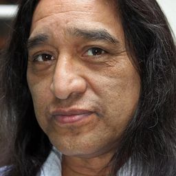 George Aguilar 飾演 Indian