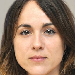 Betty Kaplan 飾演 Bartender Chazz