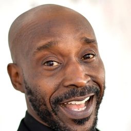 羅布·摩根 飾演 Dr. Teddy Oglethorpe