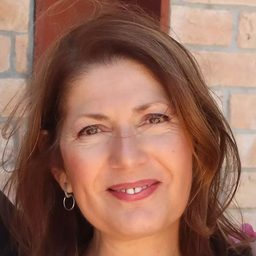 Maria Georgiadou 飾演 