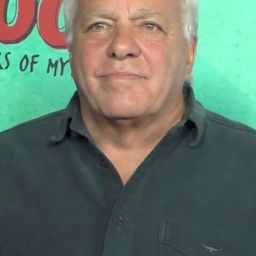 Marty Eli Schwartz 飾演 Frank