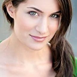 Stephanie Greco 飾演 Gretel Grimm