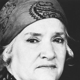 Elvira Cortese 飾演 Madame Oro