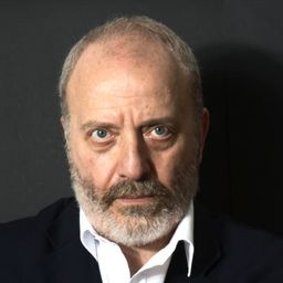 Sergio Basile - 創業虛擬夢演員 飾演Direttore di banca