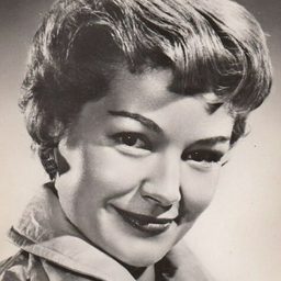 Lise Roy 飾演 Simone (60)