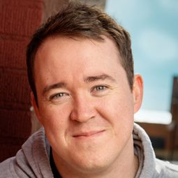 沙恩·吉利斯 - Easy's Waltz演員 飾演Comedian in bar