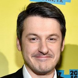 Oleg Poddubnyy - 黑暗時刻演員 飾演First Policeman