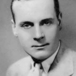 Ronald Ward 飾演 Ralph Ackroyd