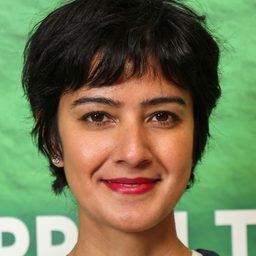 Rakhee Thakrar 飾演 Muna Hammami