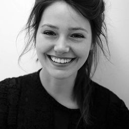 Marie Zabukovec 飾演 Lise