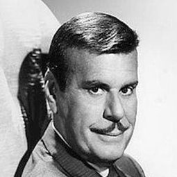 Paul Smith 飾演 Lance