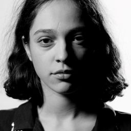 Ioana Ilinca Neacsu - 戰慄公寓演員 飾演Maria (as Ilinca Neacsu)