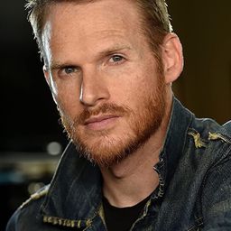 Isaiah Stratton 飾演 Ray Reed