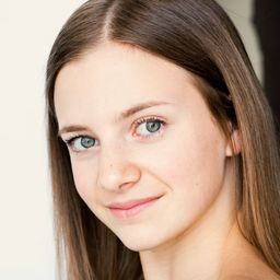 蓮恩·史戴爾斯 飾演 Emma