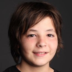 Bruno Núñez 飾演 Esteban