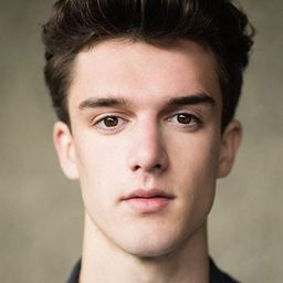 Isaac Rouse 飾演 Ben Bronson