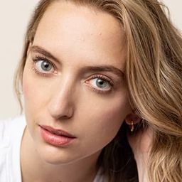 Alexandra Ruddy - 贖罪之路演員 飾演Hippie Girl