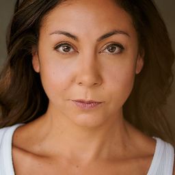 Nina Ashe - 希薇的愛演員 飾演Evelyn