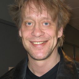 Martti Syrjä 飾演 Frank