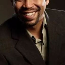 Norman Santiago 飾演 Macho (segment "En la Urbanización")