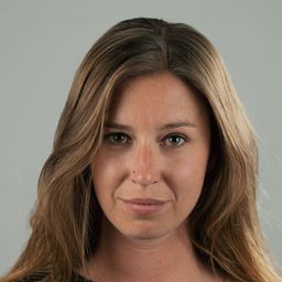 Charlotte De Wulf 飾演 Virginie