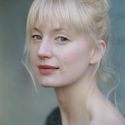 Emma King 飾演 Persephone