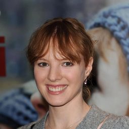 Julie-Marie Parmentier 飾演 Agnès, Christophe's Neighbor