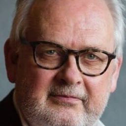 Gijs de Lange - 游過青春海演員 飾演father Elisabeth