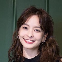 葉星辰 飾演 Ching