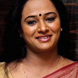 安奴帕瑪·庫瑪爾 飾演 Manju Kakkad